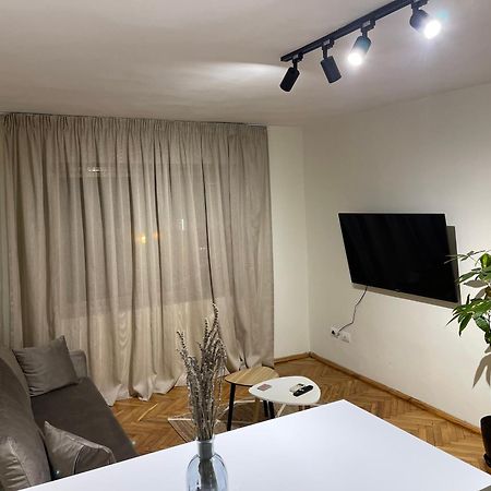 Cozy Apartment, In The Center Of Tirana Buitenkant foto