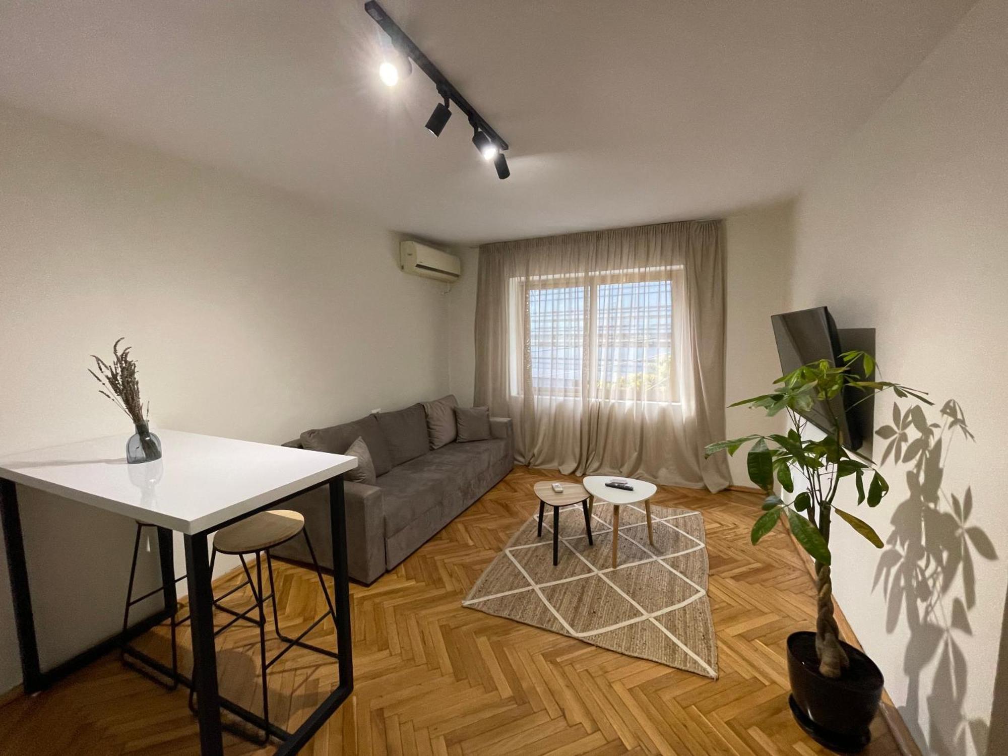 Cozy Apartment, In The Center Of Tirana Buitenkant foto