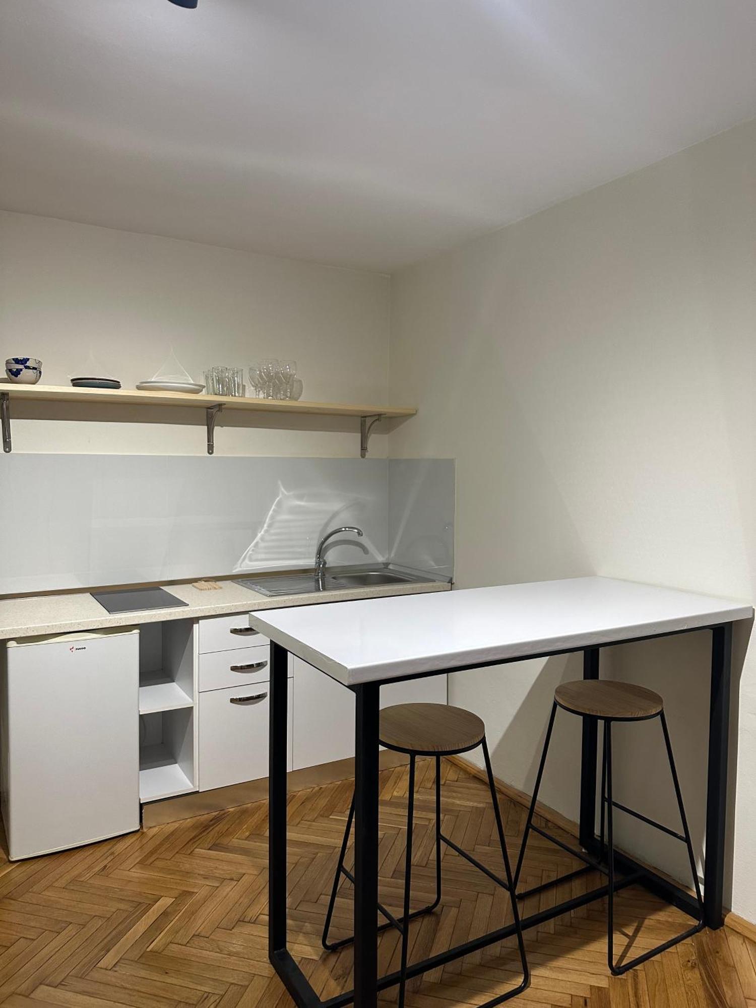 Cozy Apartment, In The Center Of Tirana Buitenkant foto